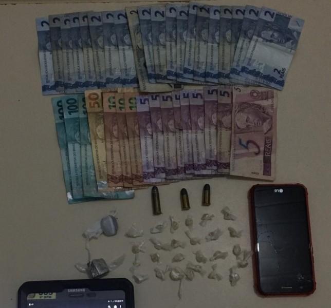 Dupla é presa por tráfico de drogas no bairro Paraíso