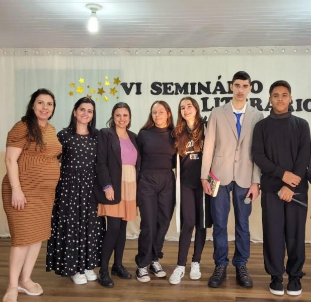 Escola Maria Arlete promove Seminário Literário