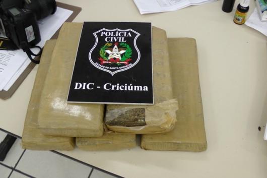 Polícia Civil apreende mais de cinco quilos de maconha