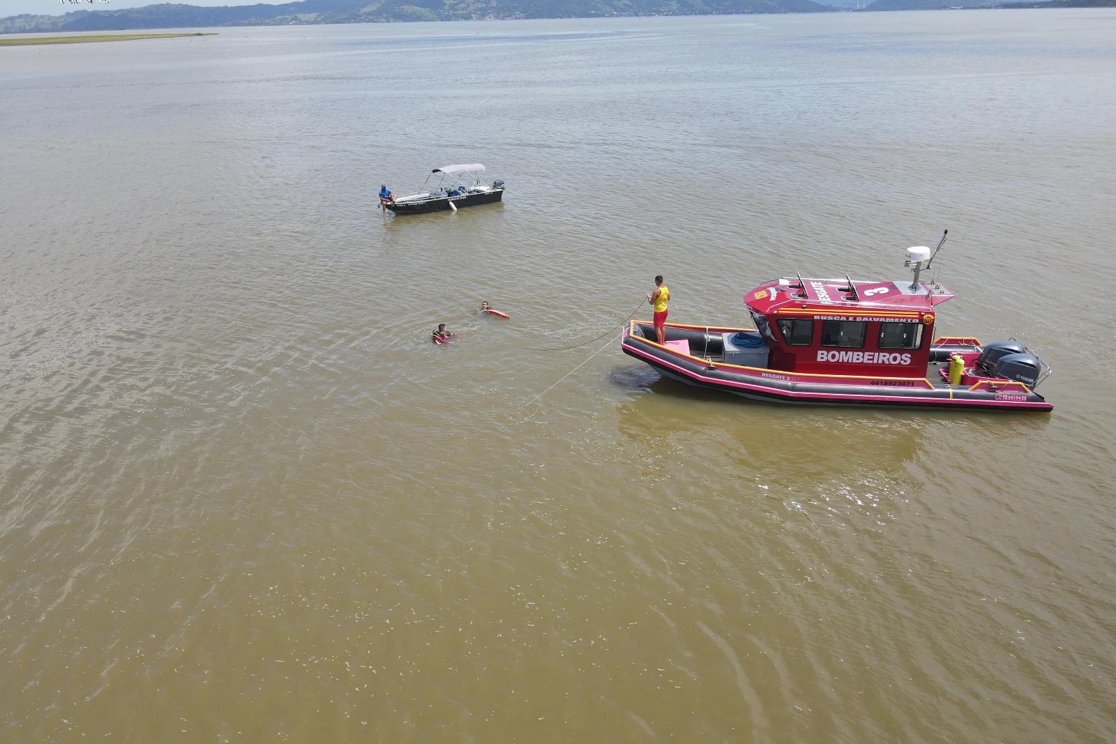 Pescador é encontrado morto após cair de embarcação em Laguna