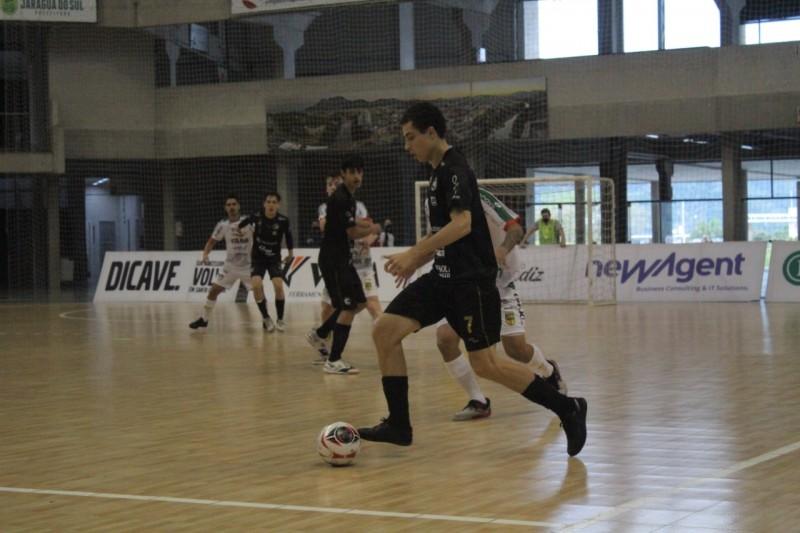 Futsal de Criciúma encara o time de Florianópolis nesta terça-feira; partida será aberta ao público