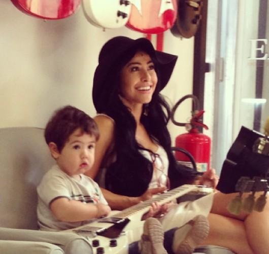 Beatle criciumense aparece ao lado de Sabrina Sato