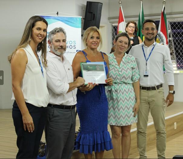 Afasc recebe certificado de empresa amiga por contribuir com o Programa Novos Caminhos