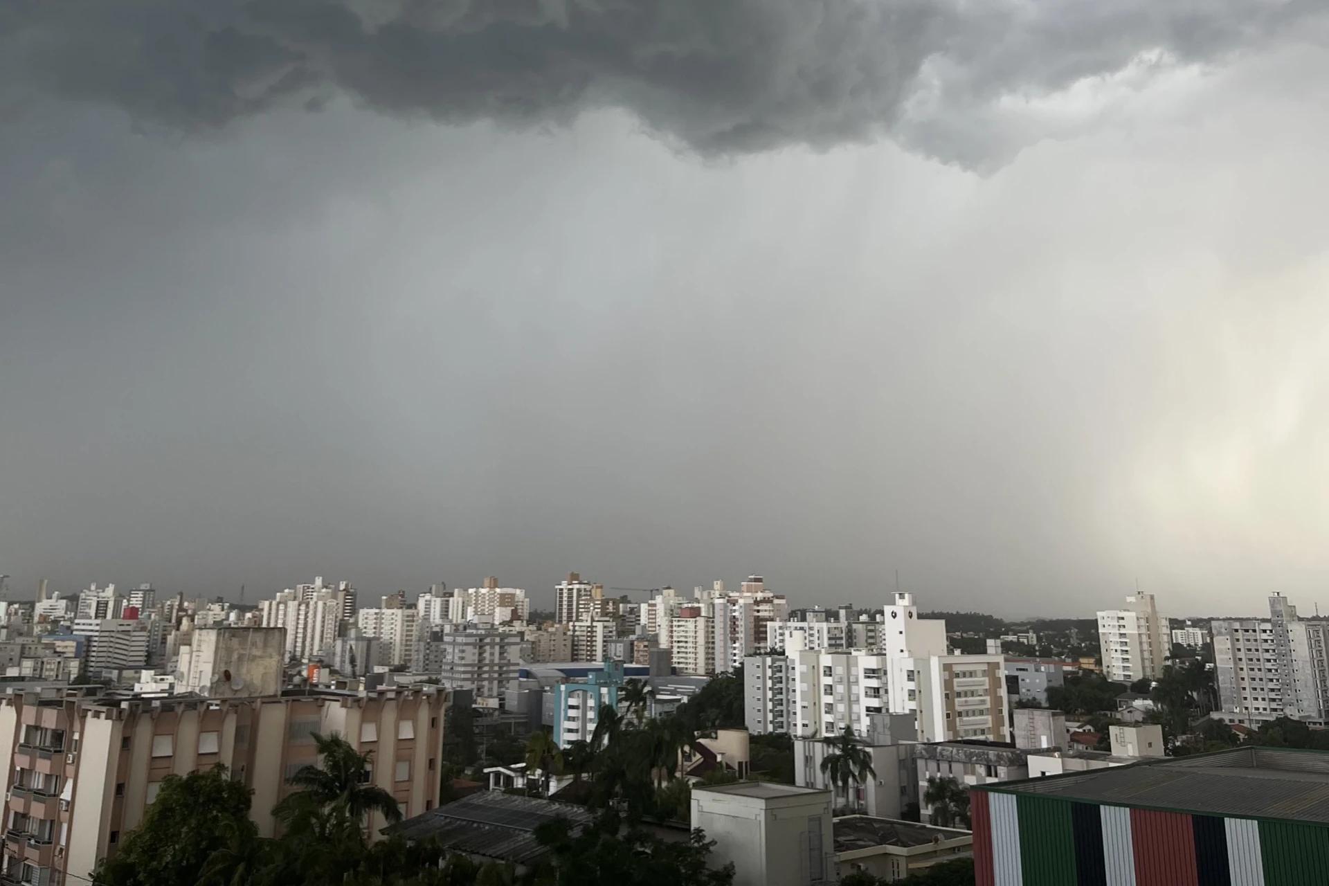 Terça-feira será marcada por chuvas leves na região carbonífera