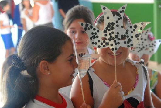 Escola de Criciúma faz "carnaval reciclável"