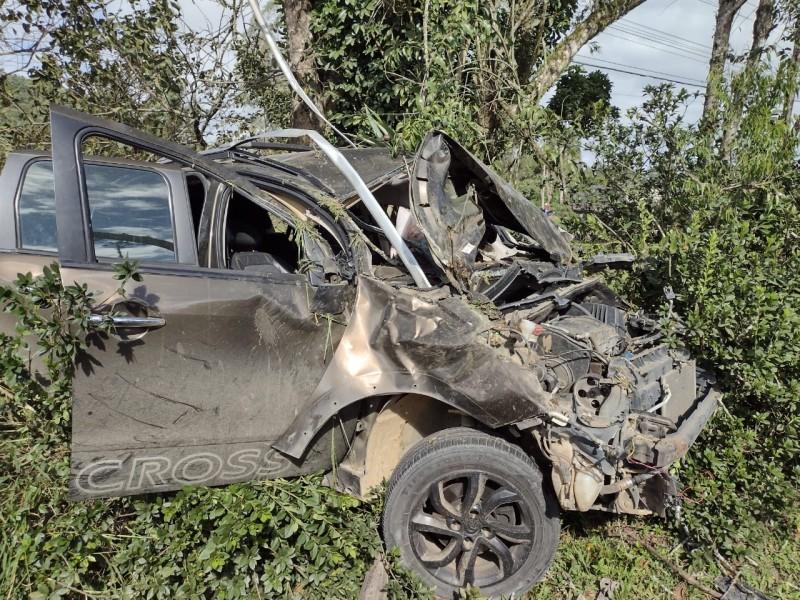 Carro capota na SC-108 após motorista perder o controle do veículo