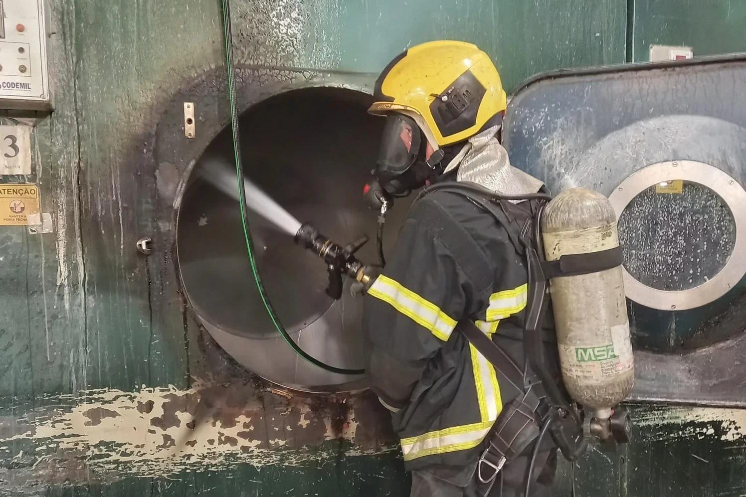 Princípio de incêndio em secadora industrial mobiliza bombeiros em Içara