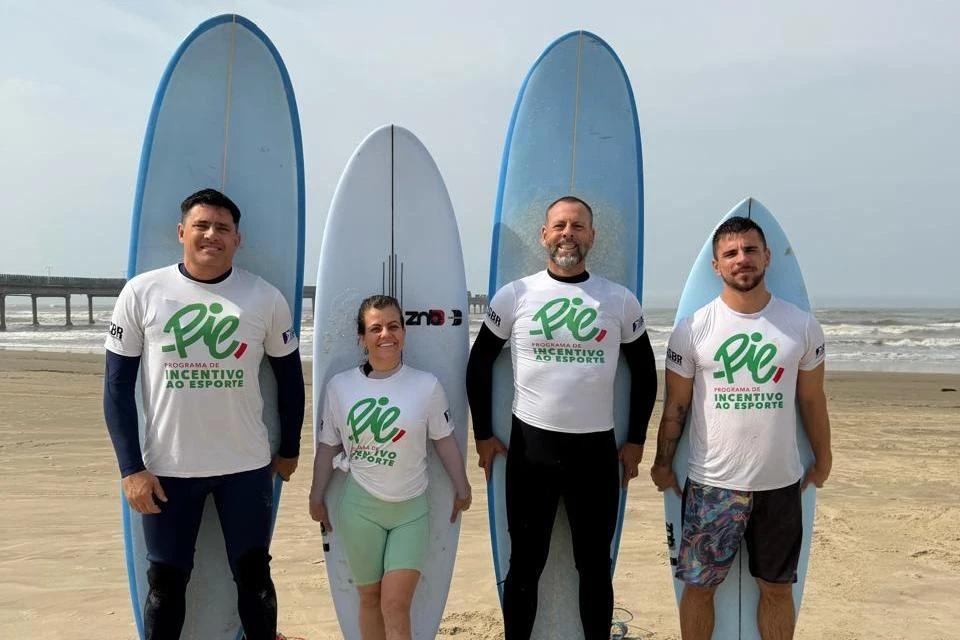 Paratleta de Balneário Rincão se prepara para competição internacional de surf adaptado na Califórnia