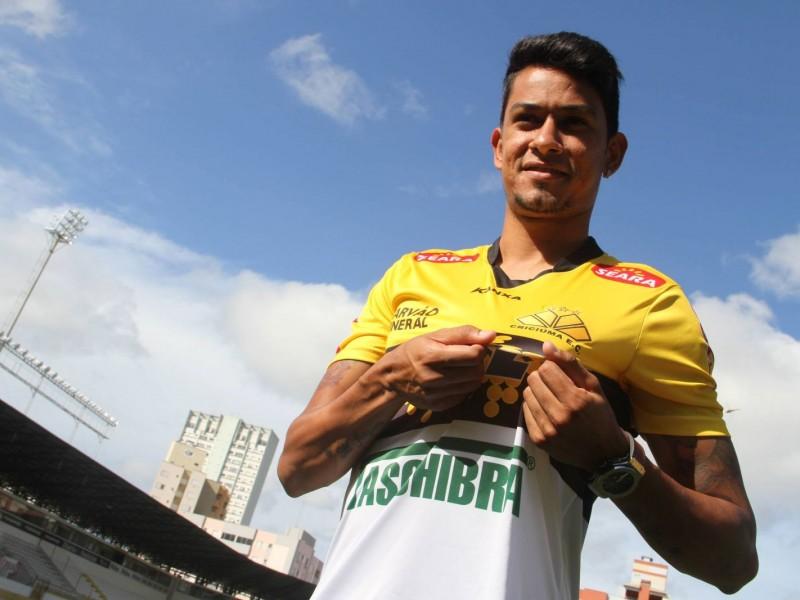 Lucca fará tarde de autógrafos na Tigre Maníacos