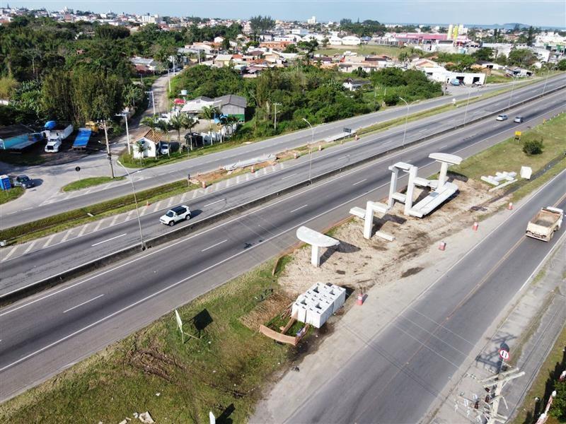 BR-101: tráfego será bloqueado durante içamento de vigas em Imbituba