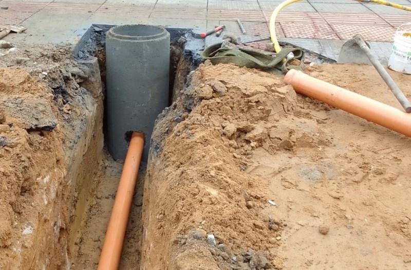 Criciúma: Casan orienta moradores da rua João Cechinel sobre ligação e cobrança de esgoto