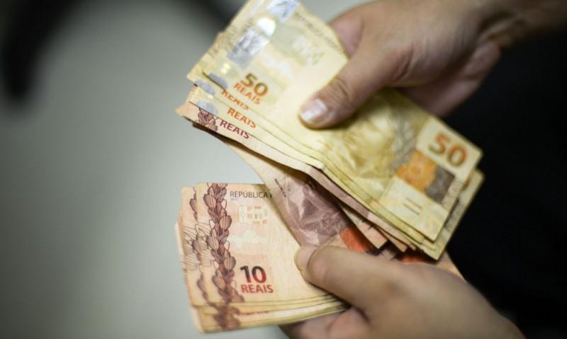 Não recebeu o 13º salário? Advogado explica a lei 
