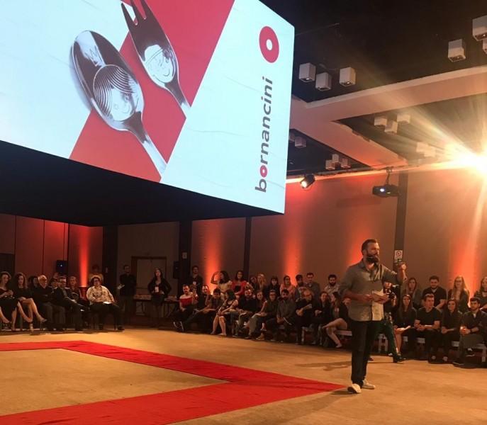 Acadêmica de Design da Faculdade Satc fatura prêmio nacional