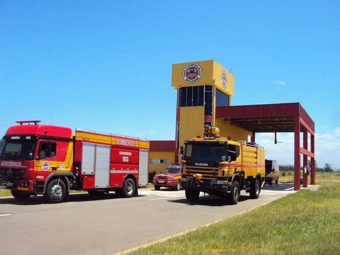 Caminhão de combate a incêndio chega ao Aeroporto de Jaguaruna