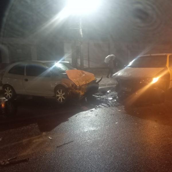 Colisão frontal deixa motorista ferido na SC-445, em Içara