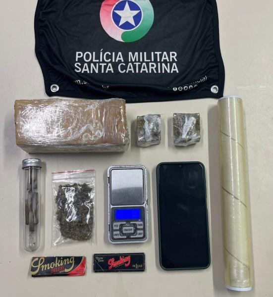 Criciúma: PM apreende cerca de meio quilo de maconha em casa na Linha Anta