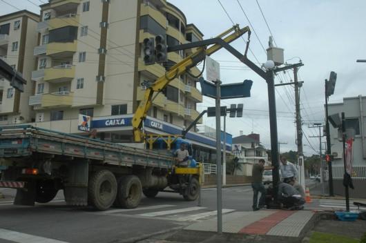 Rua Zeferino Búrigo, em Urussanga, ganha semáforo