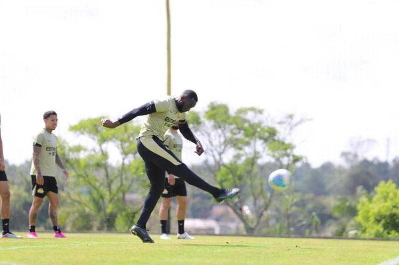 Em confronto direto, Criciúma e Athletico-PR se enfrentam para ampliar distância para o Z4
