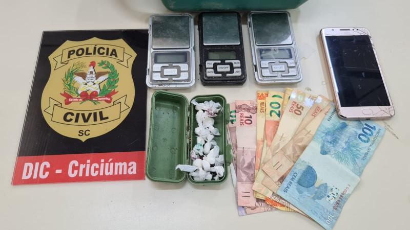 Jovem é preso com 16 porções de cocaína durante operação contra o tráfico de drogas em Nova Veneza