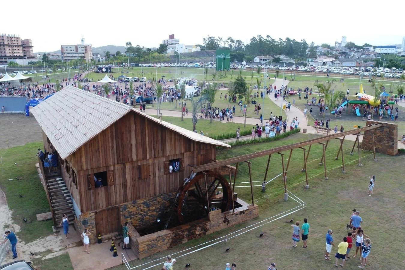 Missa e show musical marcam celebração de fim de ano em Criciúma