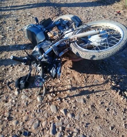 Jovem motociclista morre ao colidir de frente contra trator