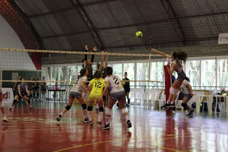 Futsal e voleibol feminino de Criciúma conquistam primeiro lugar na Etapa Regional da Olesc
