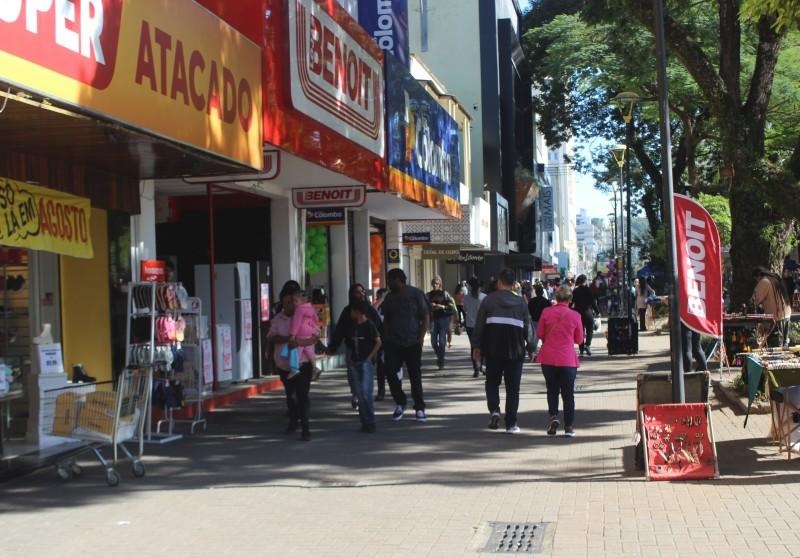 Dias das mães: comércio é aquecido em mais uma edição do Sábado Mais em Criciúma