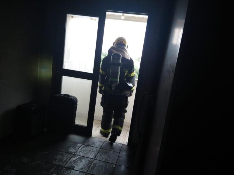 Incêndio atinge apartamento no bairro Santa Bárbara em Criciúma