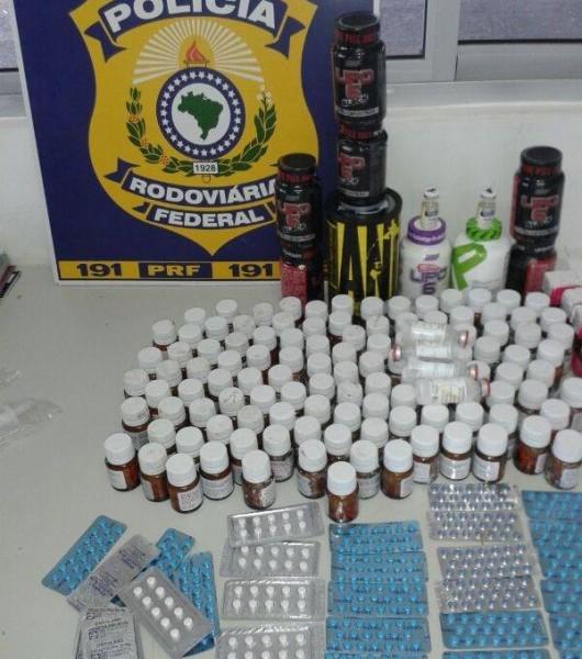 Anabolizantes, estimulantes sexuais e anfetaminas são apreendidos pela PRF
