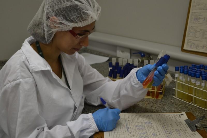 Laboratório de Microbiologia creditado pelo Inmetro