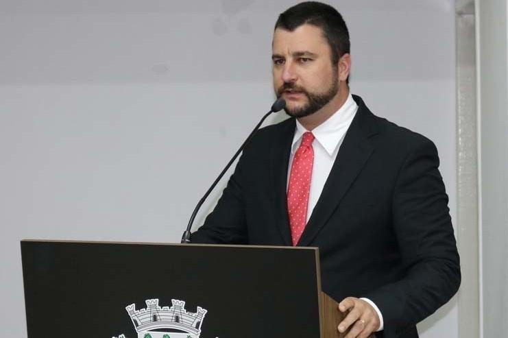 Alex Michels protocola novamente projeto que proíbe vereadores de assumirem cargos em secretarias
