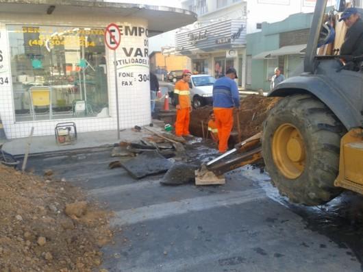 Rua Giácomo Sônego, no Centro de Criciúma, está trancada para o tráfego