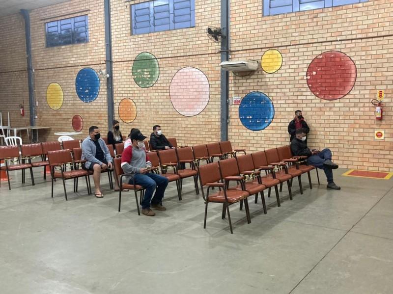 Içara vacina pessoas com 25 anos ou mais nesta quinta e sexta-feira