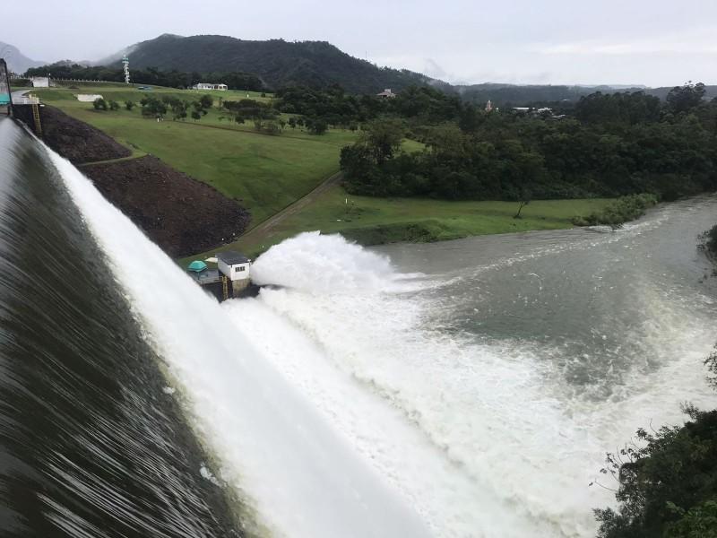 Barragem do Rio São Bento transborda, mas não preocupa Defesa Civil 