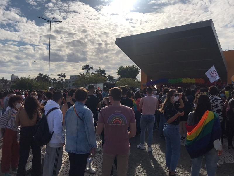 Parada LGBTQIA+ reúne público no Parque Altair Guidi