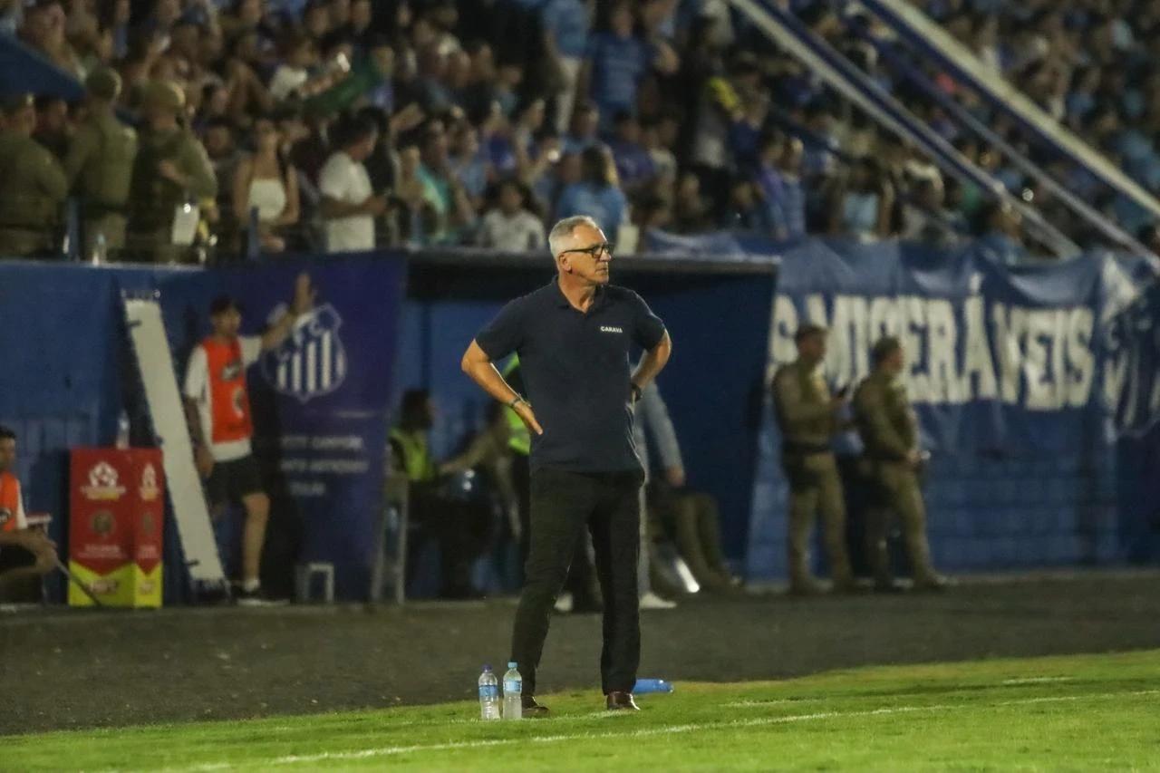 Técnico do Caravaggio revela emoção com a primeira vitória no Estadual: “lágrima de gratidão”
