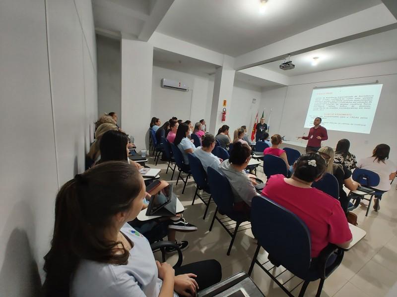 Morro da Fumaça: coleta seletiva de resíduos é tema de capacitação para Agentes Comunitárias de Saúde