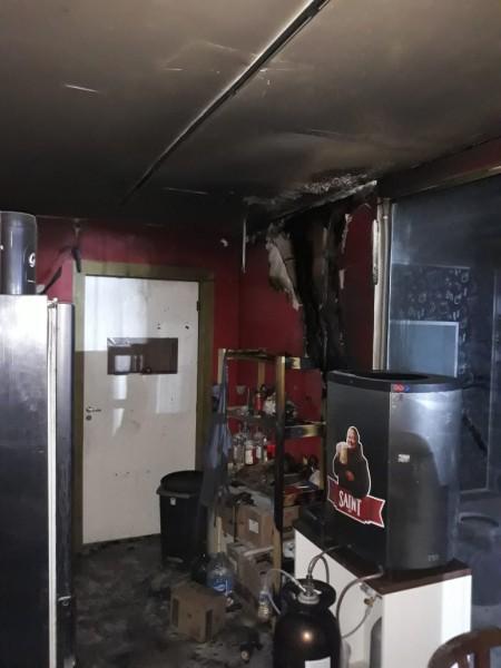  Incêndio deixa restaurante parcialmente destruído em Garopaba 