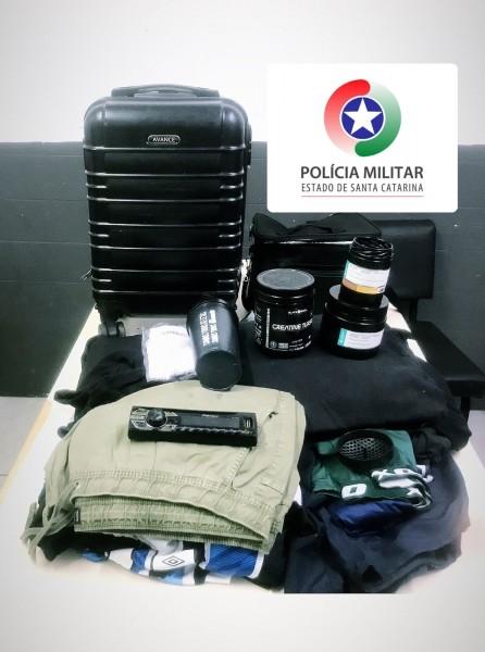 Ladrão é preso após arrombar carro e furtar objetos em Criciúma