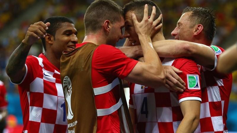 Croácia atropela Camarões e segue viva no Mundial