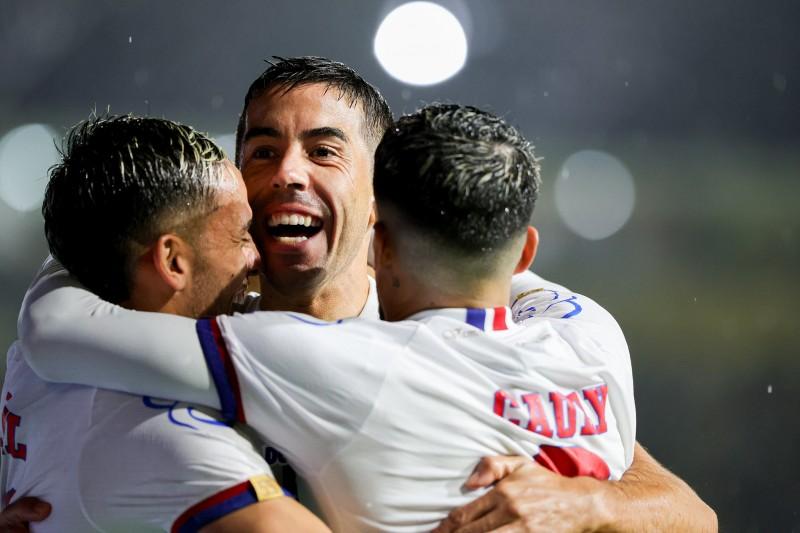 Com gols no final, Bahia vence o Criciúma e avança na Copa do Brasil