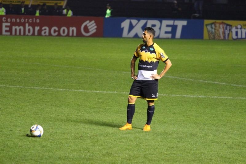 Titular com Cavalo, Marlon pede o apoio da torcida e garante a obrigação da vitória 