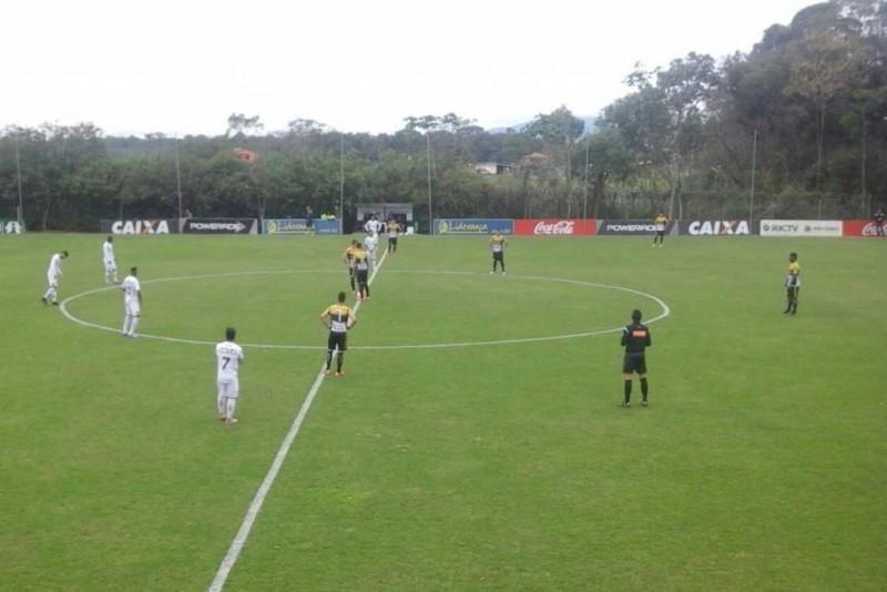 Luizinho Vieira reestreia com vitória no Sub-20