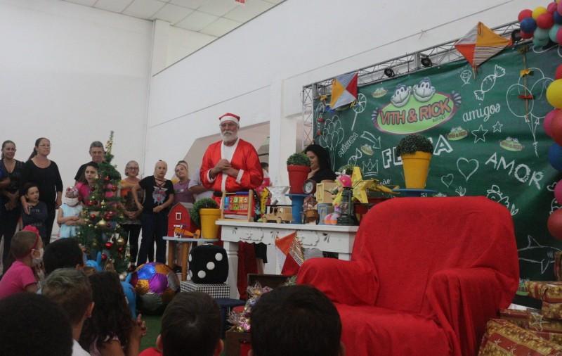 Casa Guido promove festa de Natal com chegada do Papai Noel de helicóptero