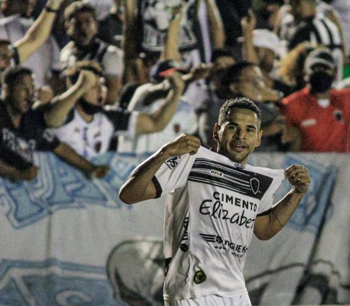 Botafogo-PB vence o Paysandu e aumenta a pressão sobre o Criciúma na briga pelo acesso