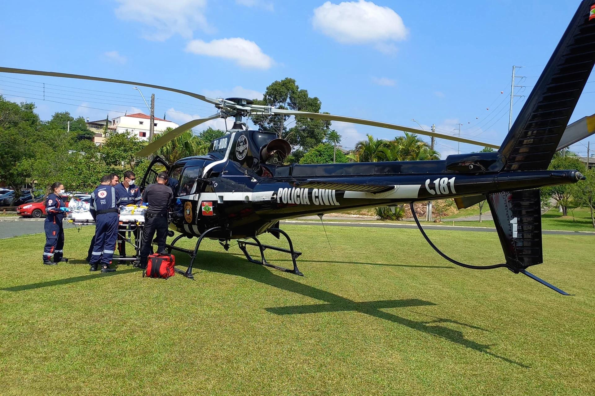 Serviço aeromédico resgata vítimas de acidente em Nova Veneza