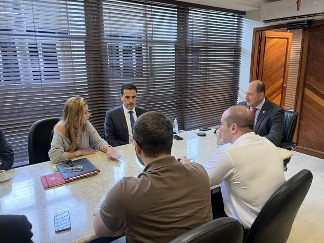 Projeto para agentes de segurança atuarem em escolas é debatido entre deputados e Governo do Estado