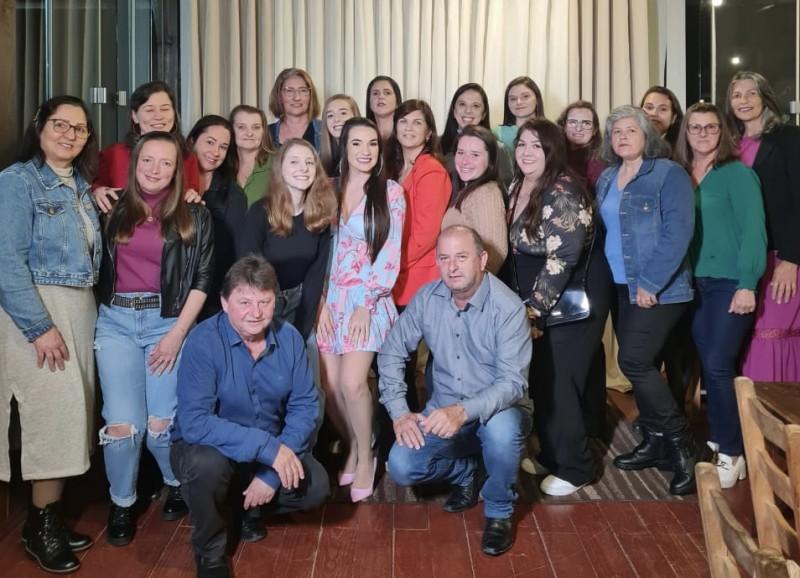 Secretaria de Educação de M. Grande Homenageia Professores