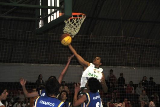Criciúma: Basquete masculino perde e futsal empata na Olesc