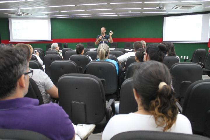 Profissionais da saúde recebem capacitação em tuberculose